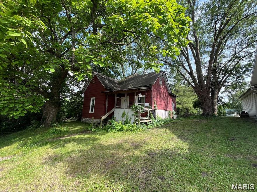 Two bedroom 1 bathroom home on a quiet street and within walking distance to downtown Paris, MO. Home is being sold as-is.  Inspections are welcome but the seller will make no repairs. There is alley access for great parking in the rear of the home along with plenty of room to build a garage. Would make a great project home!