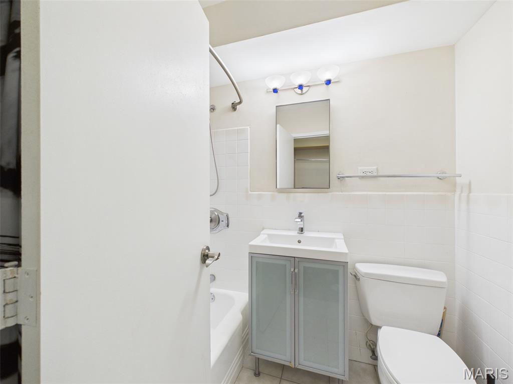 Blu Condos - Residential Lease