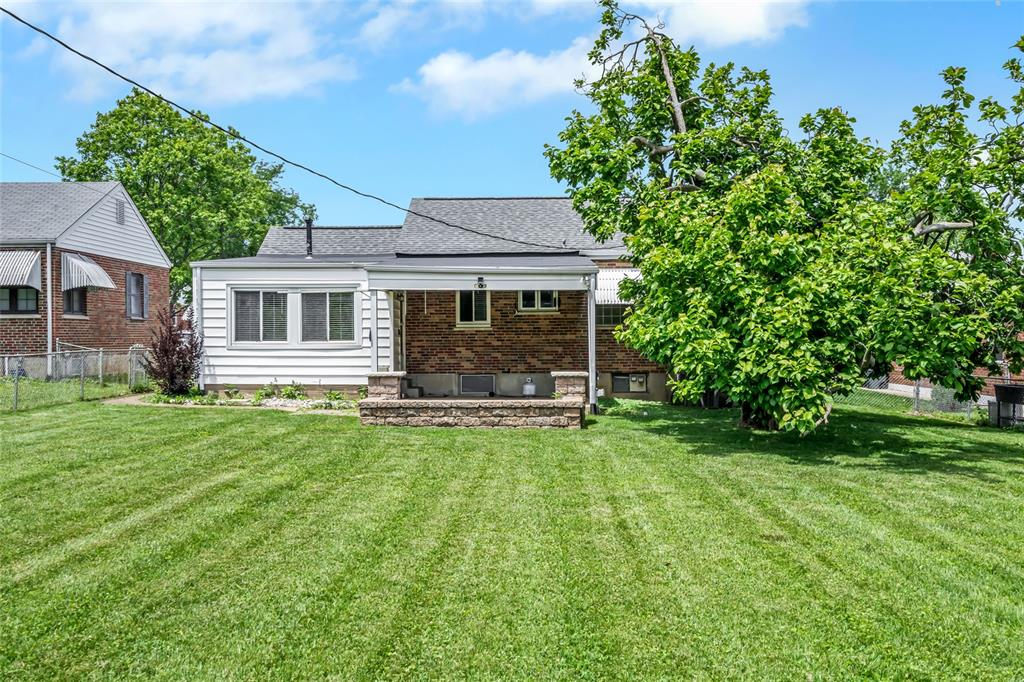 Affton, Missouri 63123, United States, 2 Bedrooms Bedrooms, ,2 BathroomsBathrooms,Residential,Pending,138822