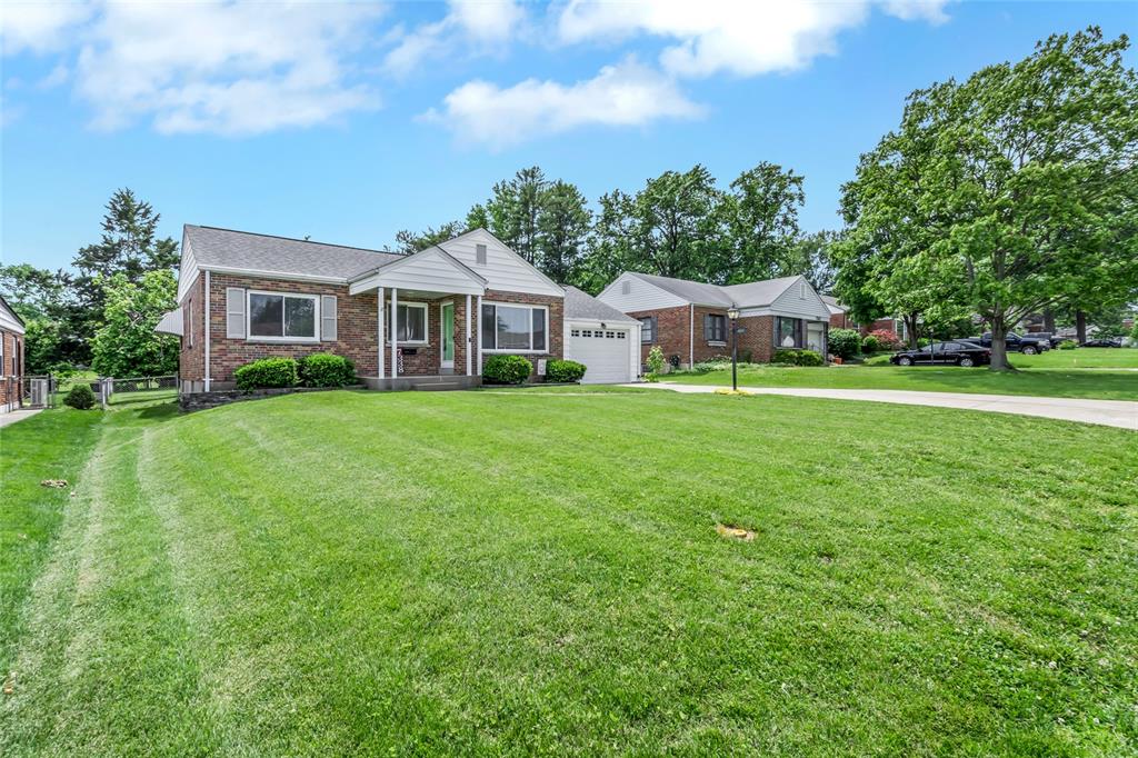 Affton, Missouri 63123, United States, 2 Bedrooms Bedrooms, ,2 BathroomsBathrooms,Residential,Pending,138822