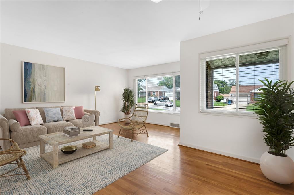 Affton, Missouri 63123, United States, 2 Bedrooms Bedrooms, ,2 BathroomsBathrooms,Residential,Pending,138822