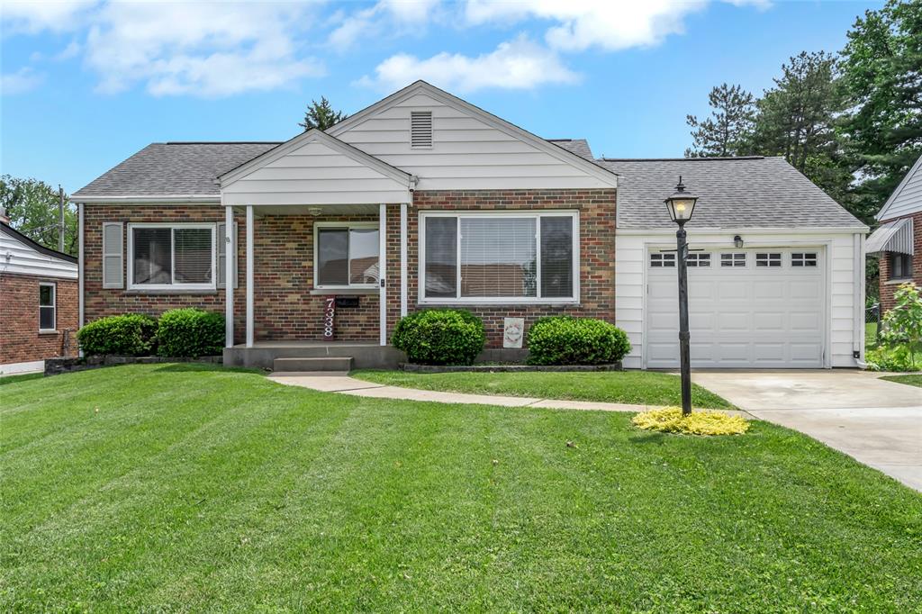 Affton, Missouri 63123, United States, 2 Bedrooms Bedrooms, ,2 BathroomsBathrooms,Residential,Pending,138822