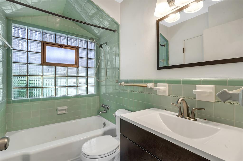 Affton, Missouri 63123, United States, 2 Bedrooms Bedrooms, ,2 BathroomsBathrooms,Residential,Pending,138822