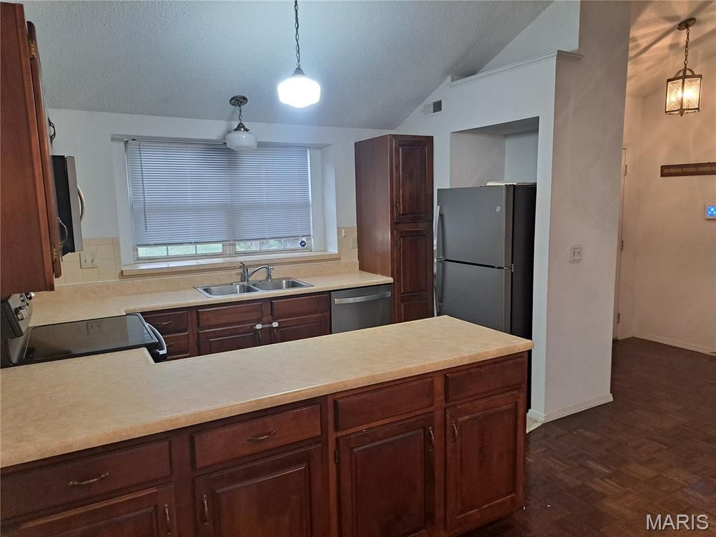 Photo of 13304 Wood Chapel Drive, Creve Coeur, MO 63141 (MLS # 25073185)