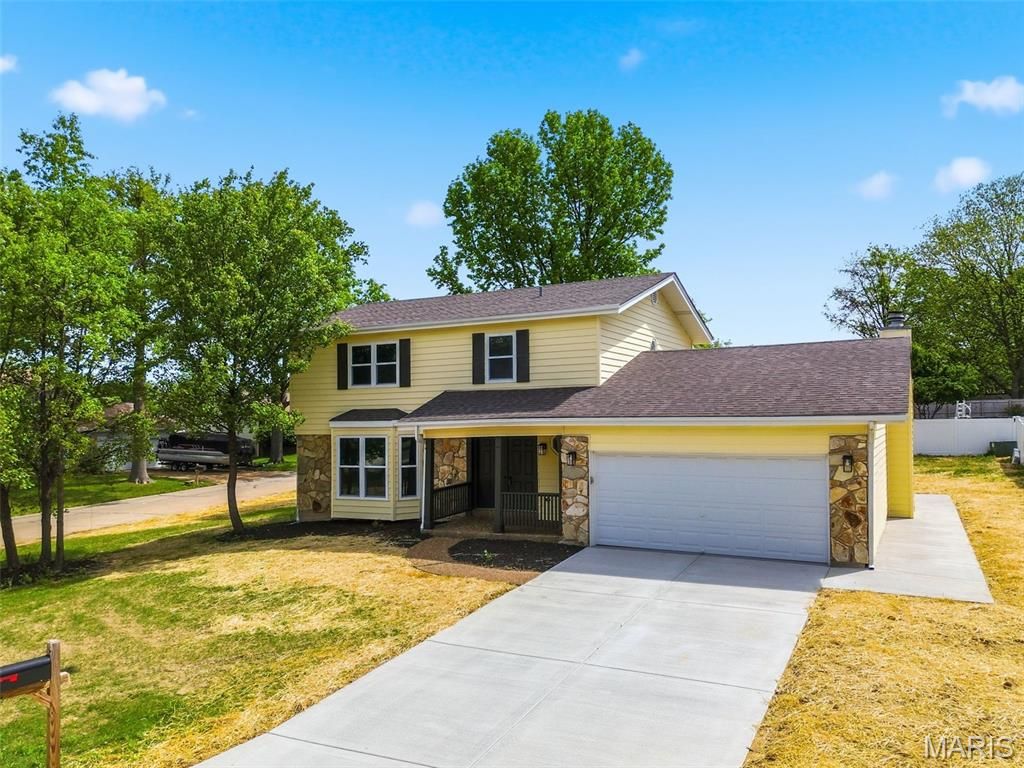 Photo of 832 Summerview Drive, St Charles, MO 63304 (MLS # 26022968)