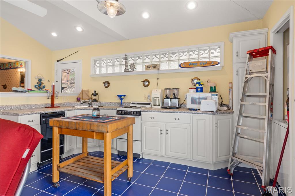 Arrowhead Beach Club Sub - Residential