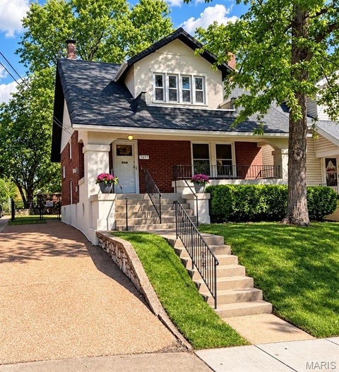 Photo of 7217 Zephyr Place, Maplewood, MO 63143 (MLS # 26064169)