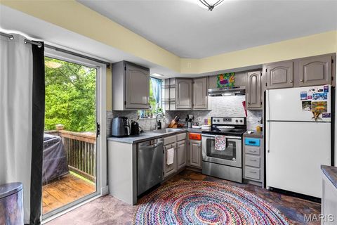 Tiny photo for 405 Oak Tree Drive, Webster Groves, MO 63119 (MLS # 26024262)