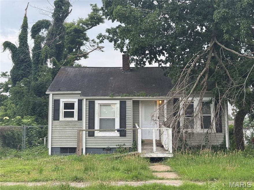 Great opportunity for investors! This 2-bedroom property offers solid potential as a rental or flip, with a manageable layout and room to add value. Whether you're expanding your portfolio or getting started in real estate, this is a smart, affordable option.