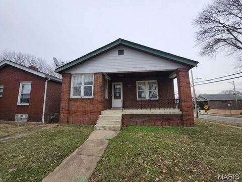 Photo of 4660 Ray Avenue, St Louis, MO 63116 (MLS # 26010380)