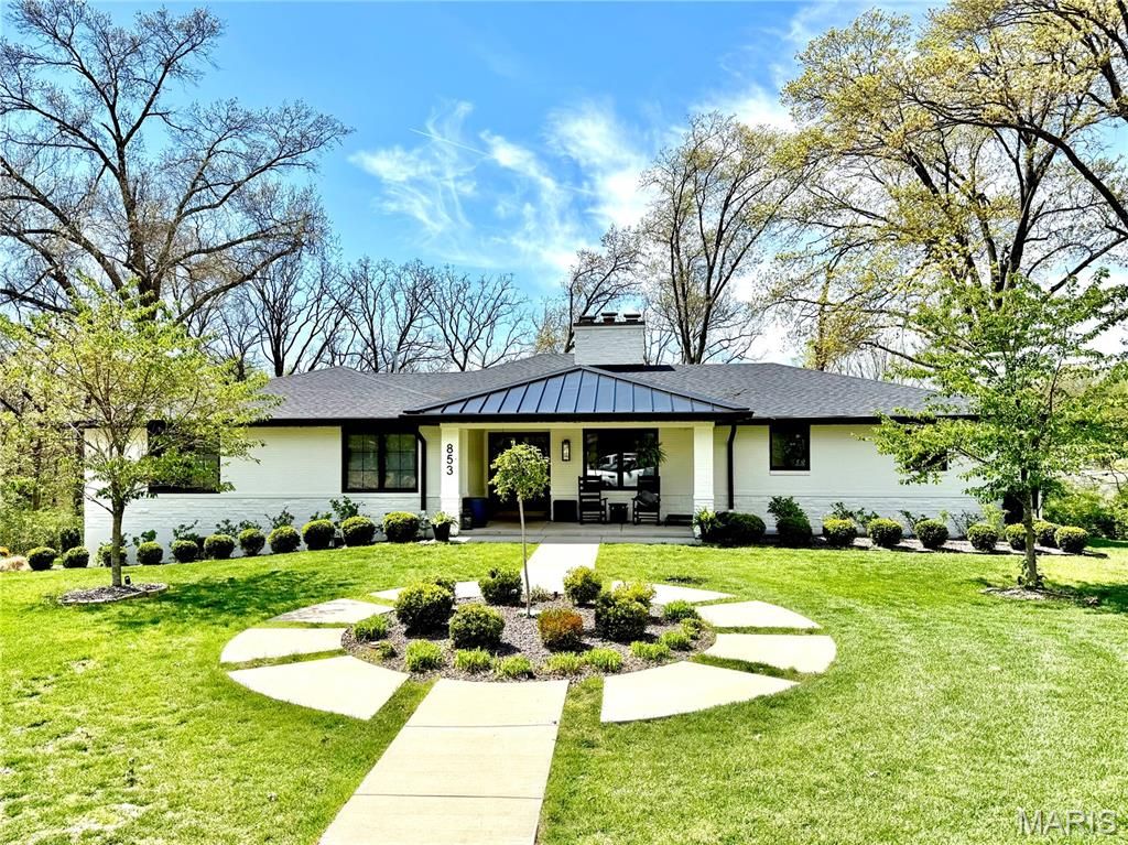 Photo of 853 Elmtree Lane, Kirkwood, MO 63122 (MLS # 26021091)