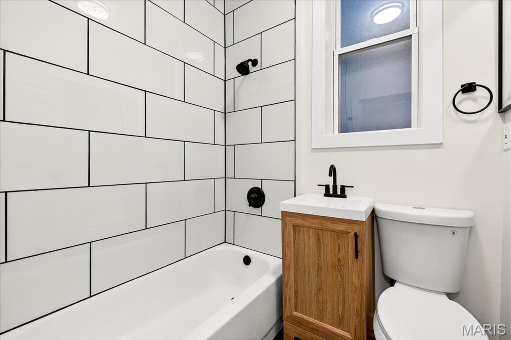 St Louis, Missouri 63110, United States, 2 Bedrooms Bedrooms, ,1 BathroomBathrooms,Residential,Active,171055