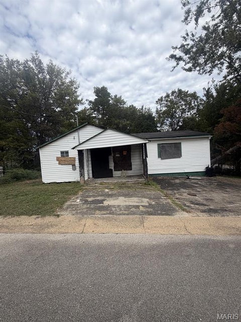 Photo of 609 Flint Street, Poplar Bluff, MO 63901 (MLS # 26067948)