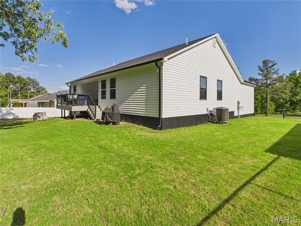 Photo of 251 Ruth Harris Lane, Poplar Bluff, MO 63901 (MLS # 26027227)