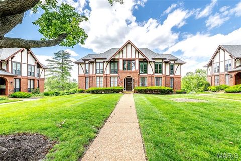 Photo of 923 Claytonbrook Drive #2, Ballwin, MO 63011 (MLS # 26028510)