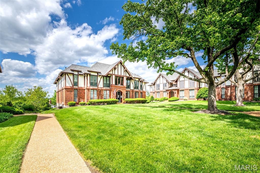 Photo of 923 Claytonbrook Drive #2, Ballwin, MO 63011 (MLS # 26028510)