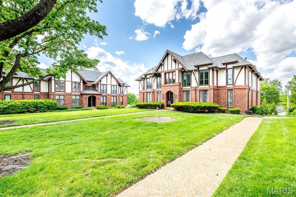 Photo of 923 Claytonbrook Drive #2, Ballwin, MO 63011 (MLS # 26028510)