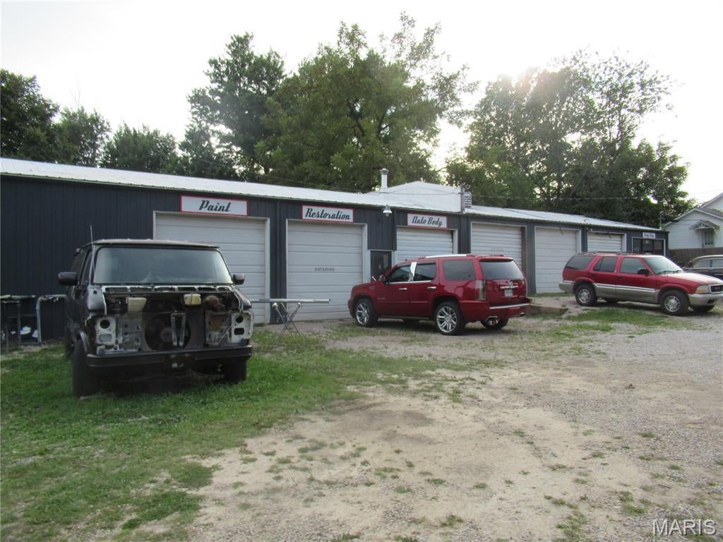 890 W Springfield Road