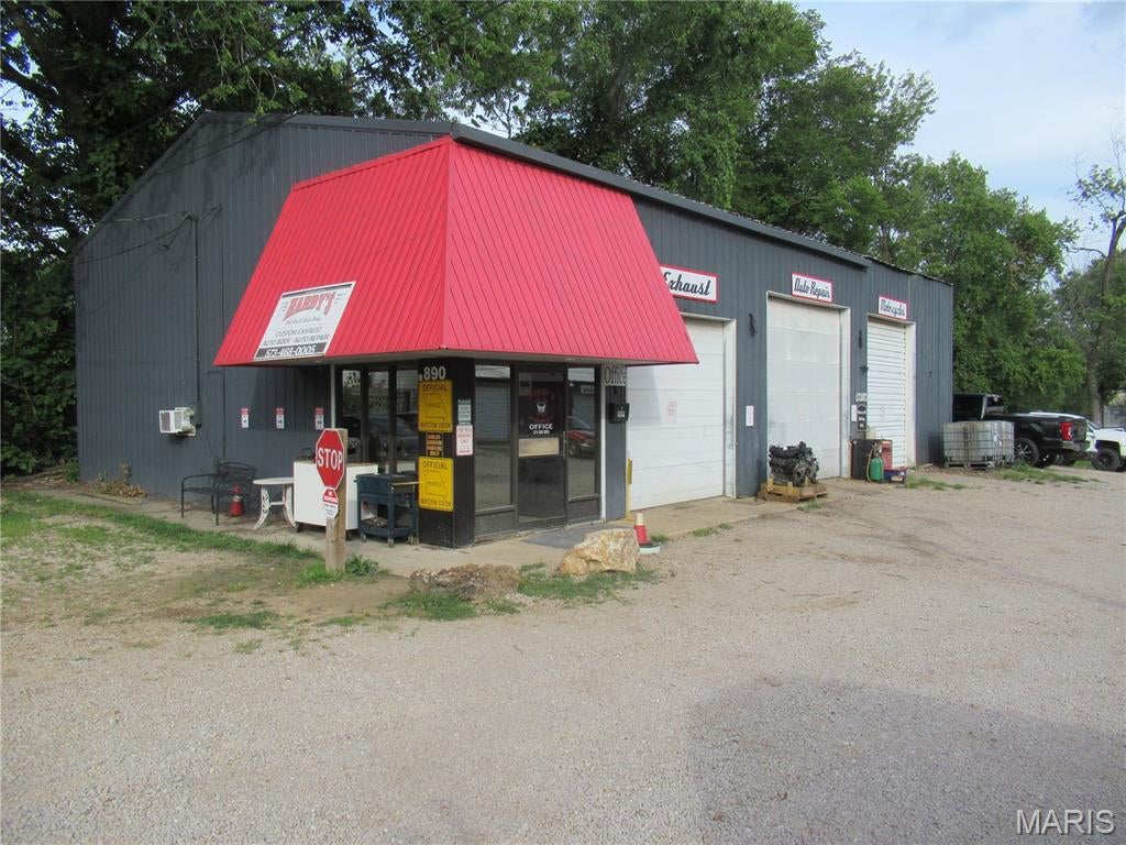 890 W Springfield Road