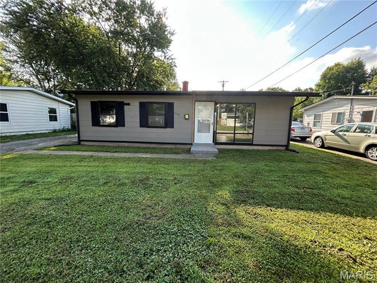 130 SAINT THOMAS LN, CAHOKIA, IL 62206 - Image 3a9fef74cb5898b9f92d96c11b3117a1/1000991237