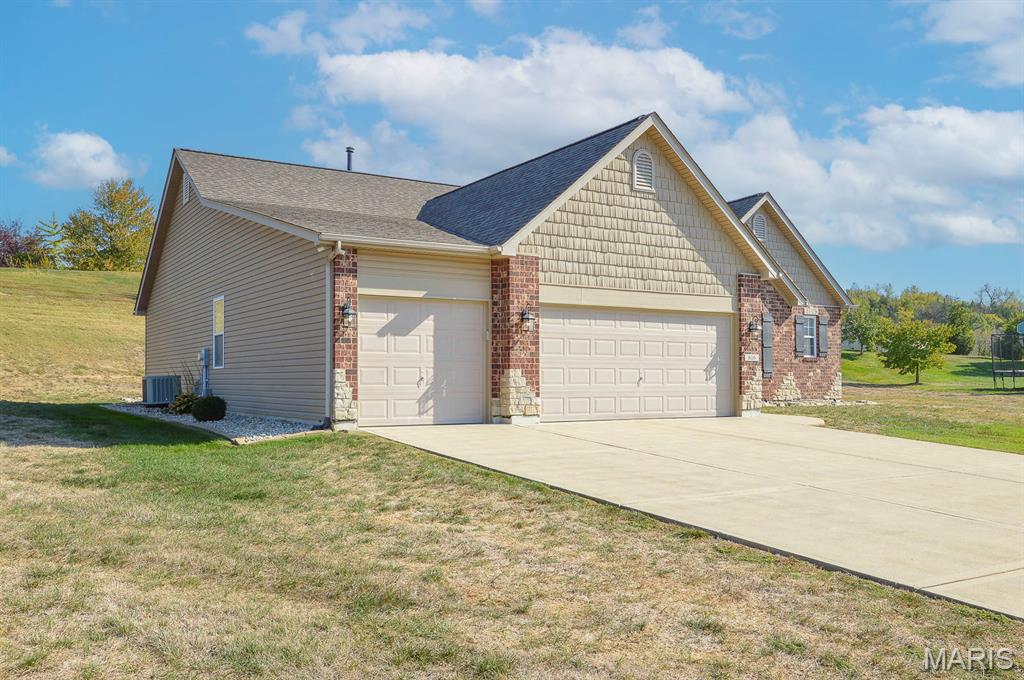 816 Briar Lake Place