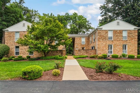 Photo of 418 Colony Woods Drive, Kirkwood, MO 63122 (MLS # 26048018)