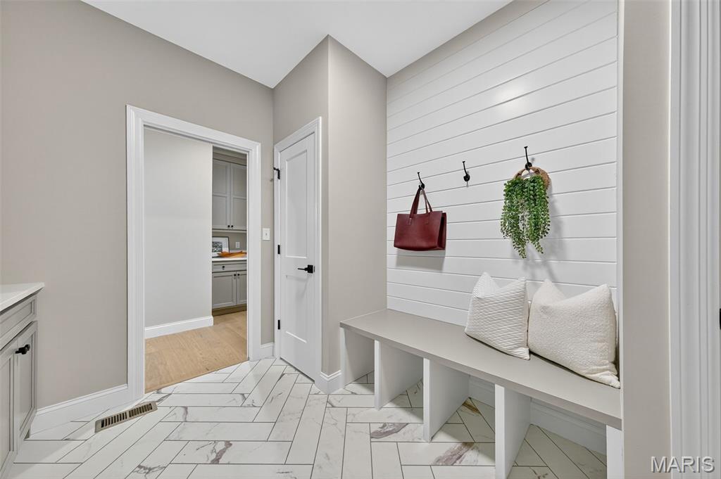 Santino Court - Residential