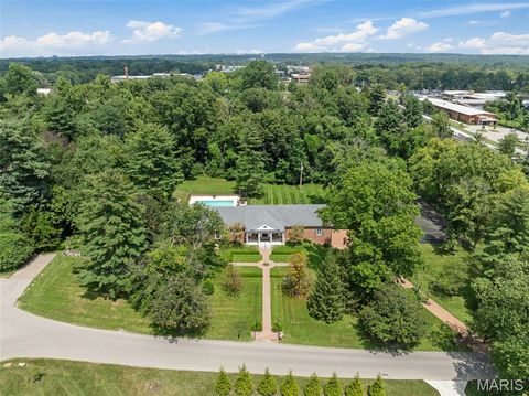 Photo of 26 Huntleigh Woods Dr, Huntleigh, MO 63131 (MLS # 25051889)