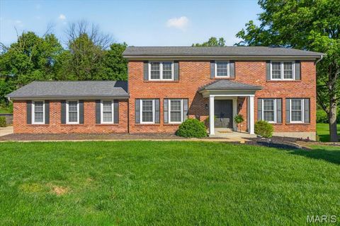 Photo of 395 Royal Valley Drive, Creve Coeur, MO 63141 (MLS # 26024473)