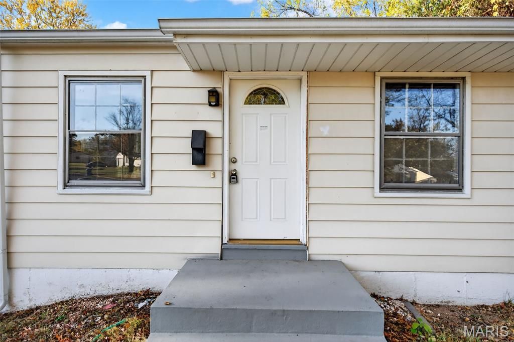 Photo of 437 Lanark Road, St Louis, MO 63137 (MLS # 26021677)