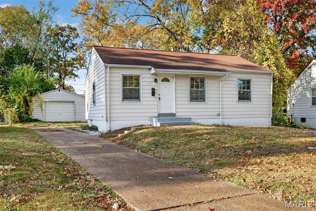 Photo of 437 Lanark Road, St Louis, MO 63137 (MLS # 26021677)