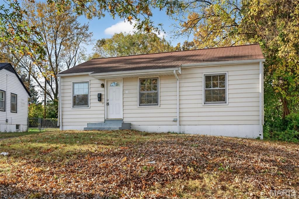 Photo of 437 Lanark Road, St Louis, MO 63137 (MLS # 26021677)