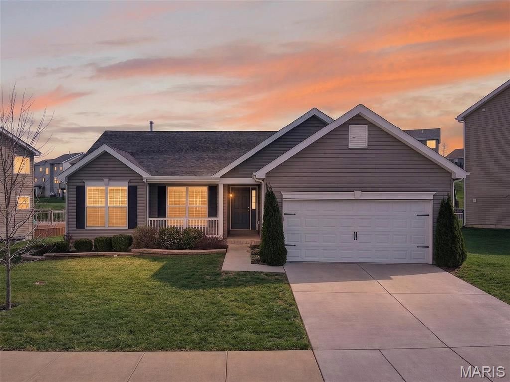 Photo of 125 Hidden Bluffs Drive, Lake Saint Louis, MO 63367 (MLS # 26018822)