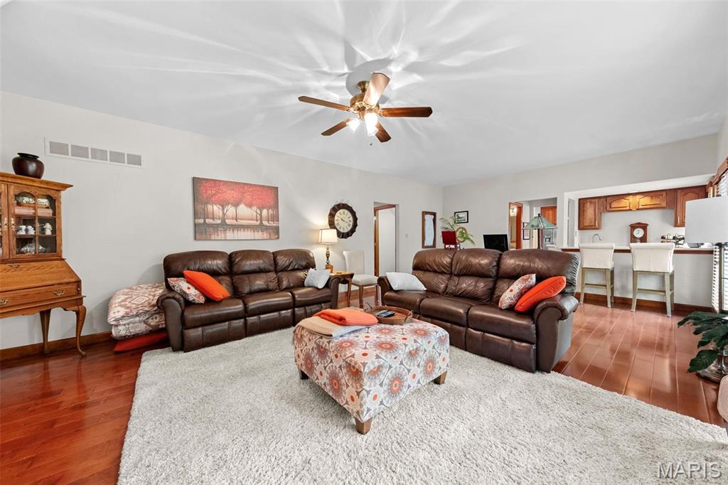 St Louis, Missouri 63128, United States, 4 Bedrooms Bedrooms, ,4 BathroomsBathrooms,Residential,Pending,134685