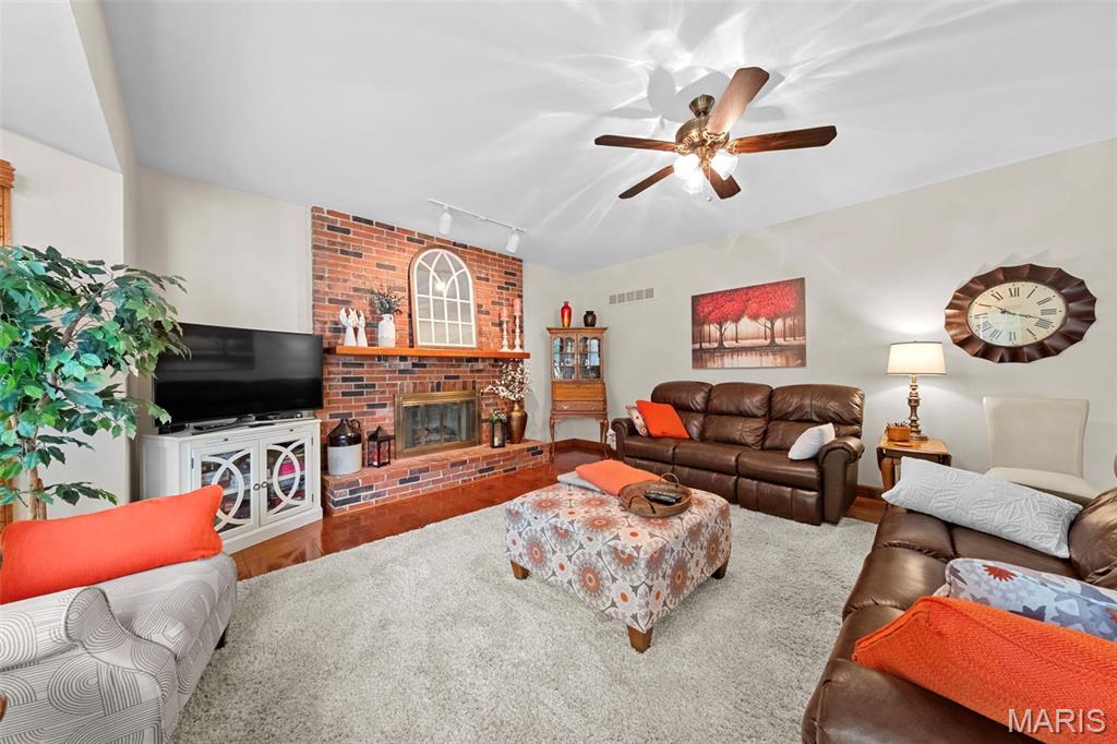 St Louis, Missouri 63128, United States, 4 Bedrooms Bedrooms, ,4 BathroomsBathrooms,Residential,Pending,134685