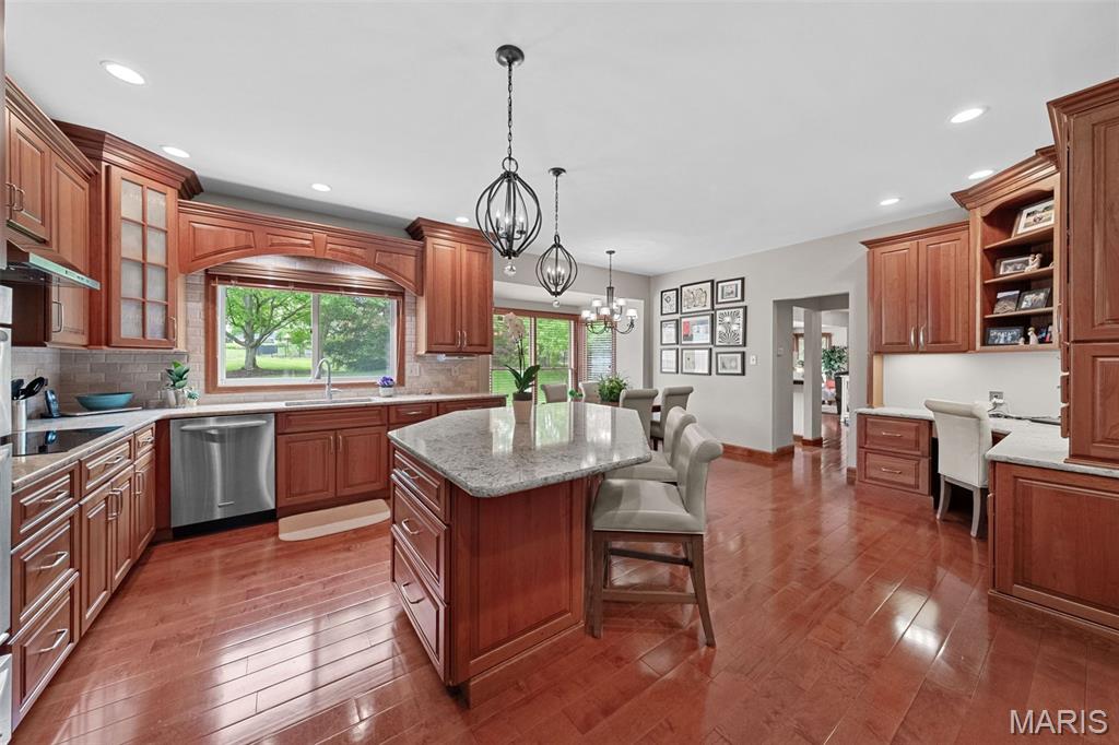 St Louis, Missouri 63128, United States, 4 Bedrooms Bedrooms, ,4 BathroomsBathrooms,Residential,Pending,134685