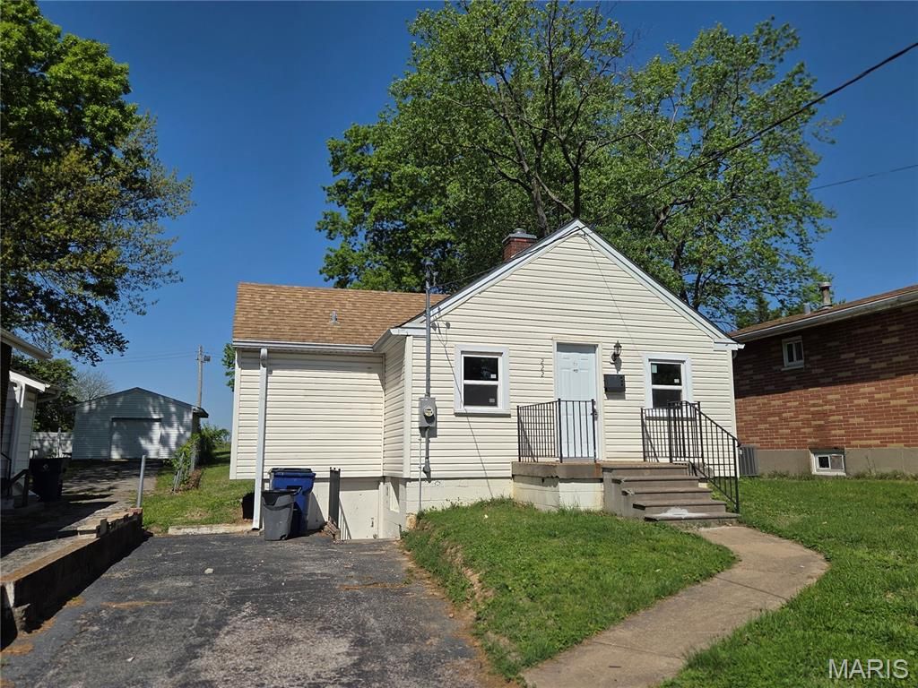 Photo of 2221 Wolter Avenue, Vinita Park, MO 63114 (MLS # 26025400)