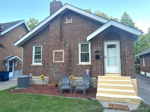 Photo of 2480 Hartland Avenue, St Louis, MO 63114 (MLS # 26030376)
