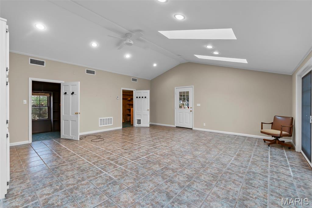WHITE OAKS - Residential