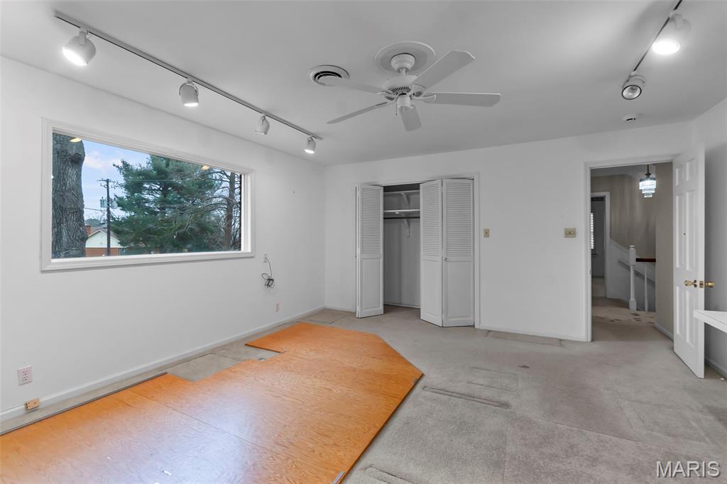 WHITE OAKS - Residential