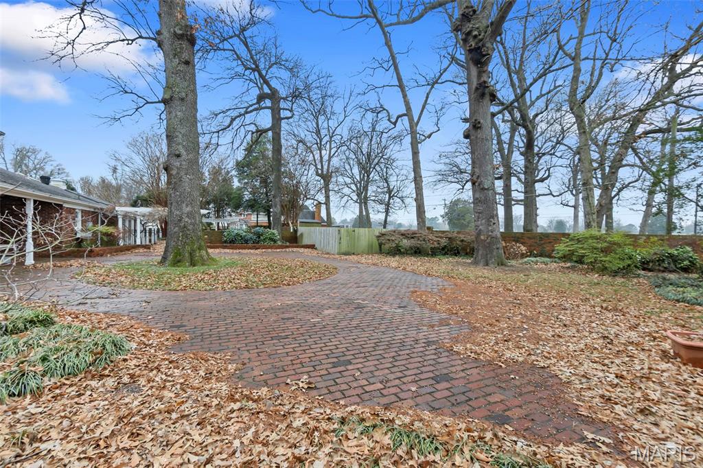 WHITE OAKS - Residential