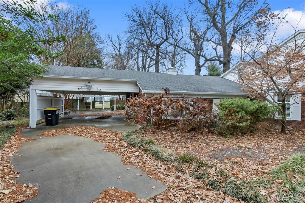 WHITE OAKS - Residential