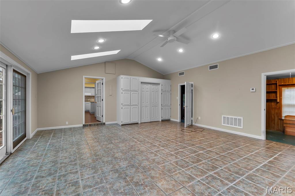 WHITE OAKS - Residential
