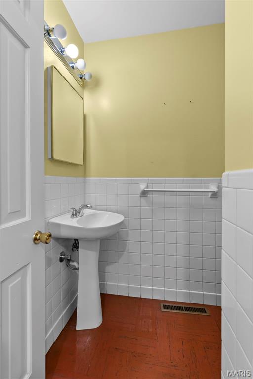 WHITE OAKS - Residential