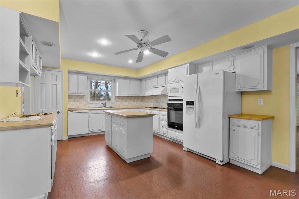 WHITE OAKS - Residential