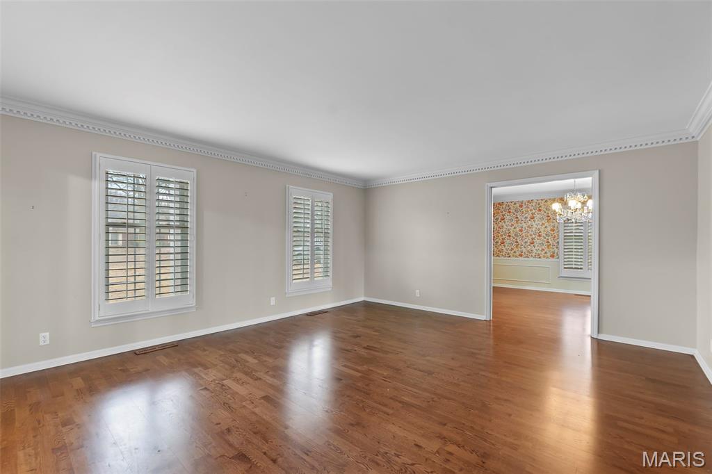 WHITE OAKS - Residential