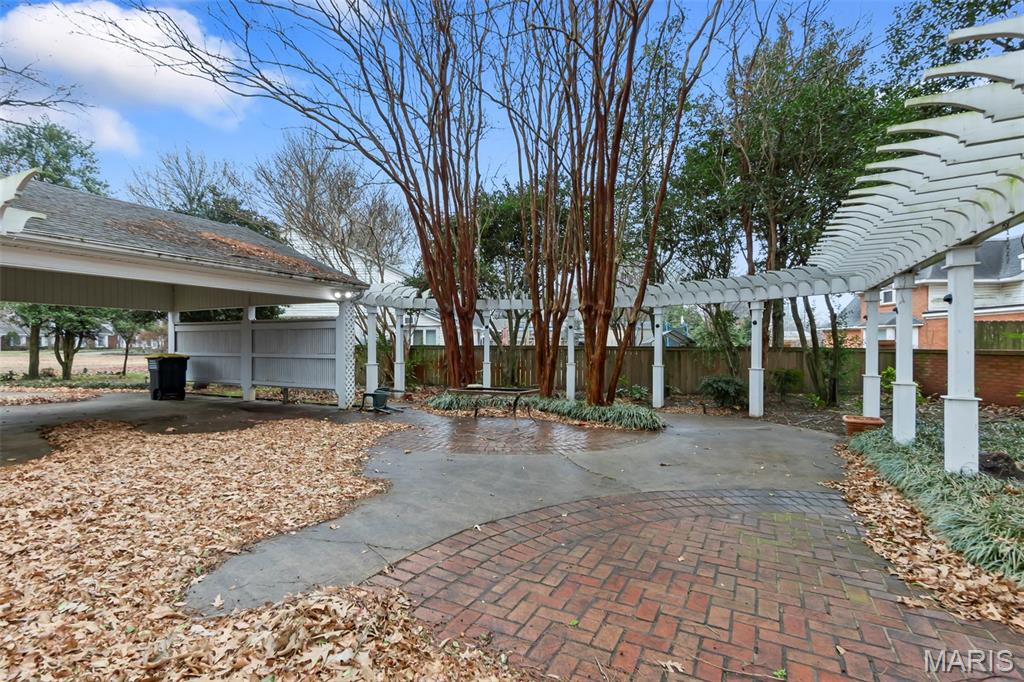 WHITE OAKS - Residential