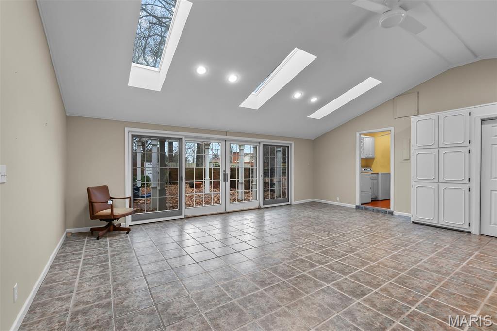 WHITE OAKS - Residential