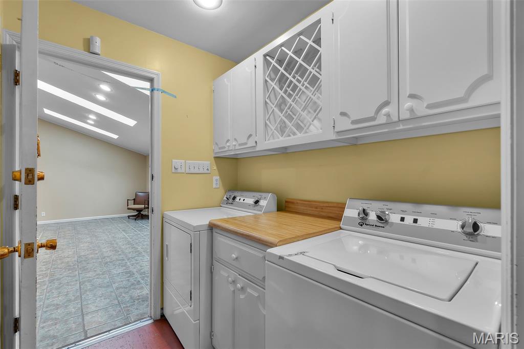WHITE OAKS - Residential