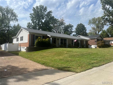 Photo of 1475 Lisa Drive, Florissant, MO 63033 (MLS # 26059190)